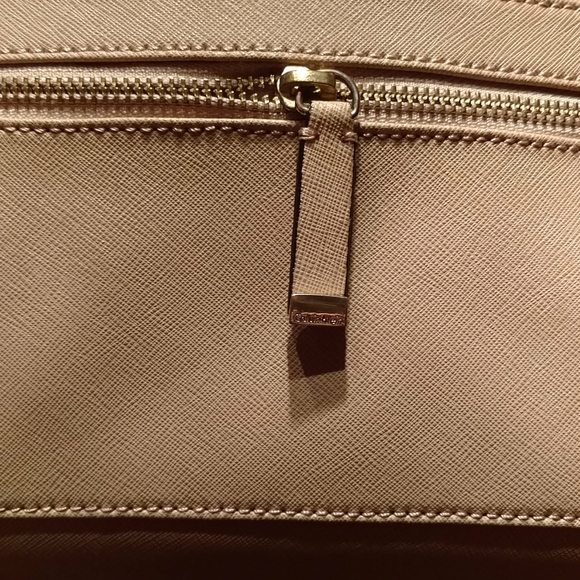Calvin Klein bag in excellent condition - Picture 8 of 10